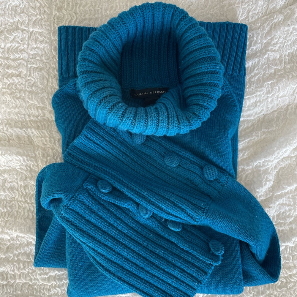 100% Merino Wool sweater Banana Republic l Turtleneck